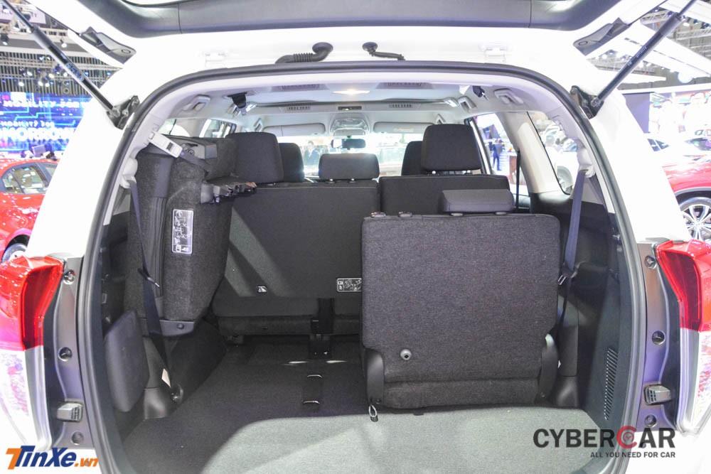 Các hàng ghế trên Toyota Innova bản cải tiến có thể linh động được gập lại nhằm tăng dung tích cho khoang hành lý