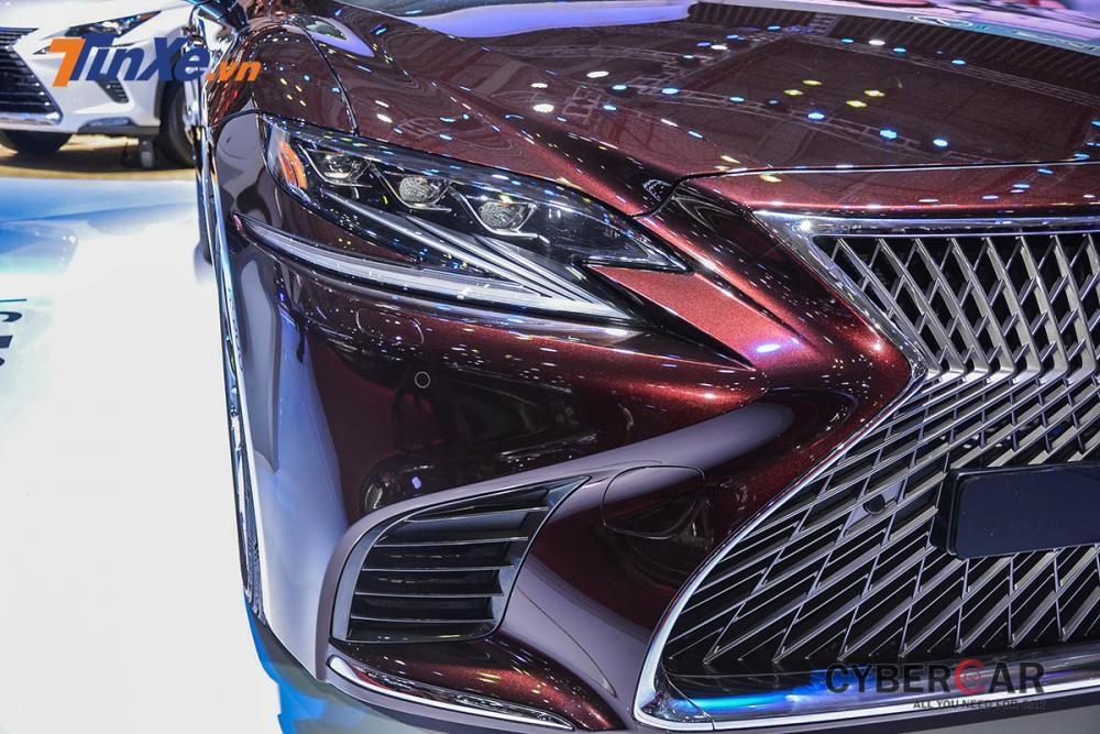 Soi kỹ chi tiết Lexus LS 500 vừa được ra mắt tại VMS 2018