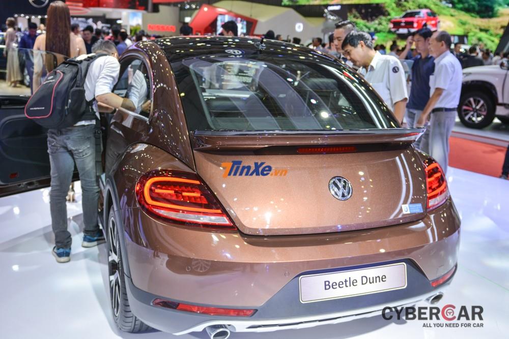 Vẻ đẹp của 1 trong 45 chiếc Volkswagen Beetle Dune được sản xuất cuối cùng trên thế giới đang trưng bày tại triển lãm VMS 2018