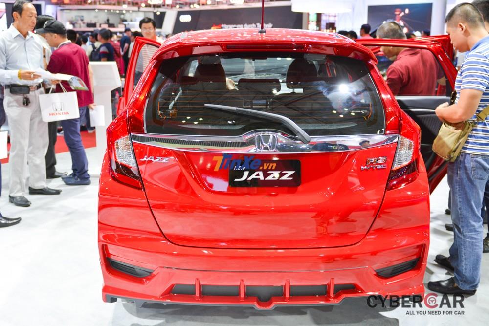 Mẫu xe độ của Honda Jazz RS cũng được hưởng chính sách bảo hành 3 năm hoặc 100.000 km tùy theo điều kiện nào đến trước