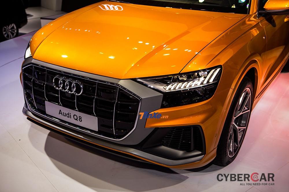 Cận cảnh thiết kế đầu xe của Audi Q8