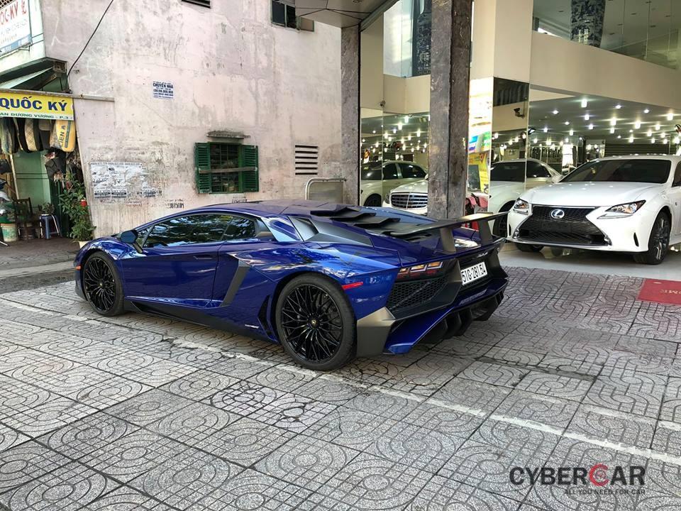 Lamborghini Aventador SV chỉ có số lượng 600 chiếc trên toàn thế giới kèm theo thẻ giá gần nửa triệu đô la