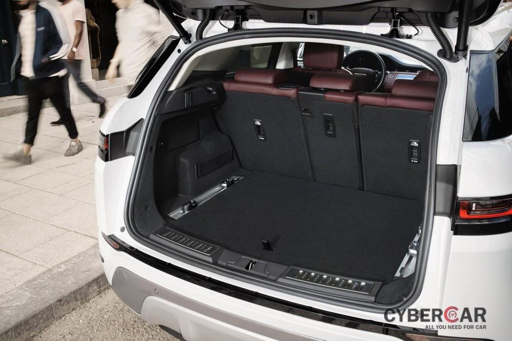 Khoang hành lý phía sau của Range Rover Evoque 2020