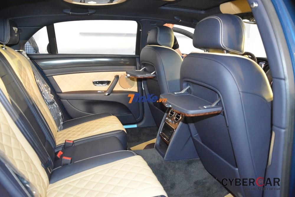 Bentley Flying Spur V8 S đầu tiên Việt Nam có ghế ngồi bọc da nâu vàng Saffron và xanh Imperial Blue