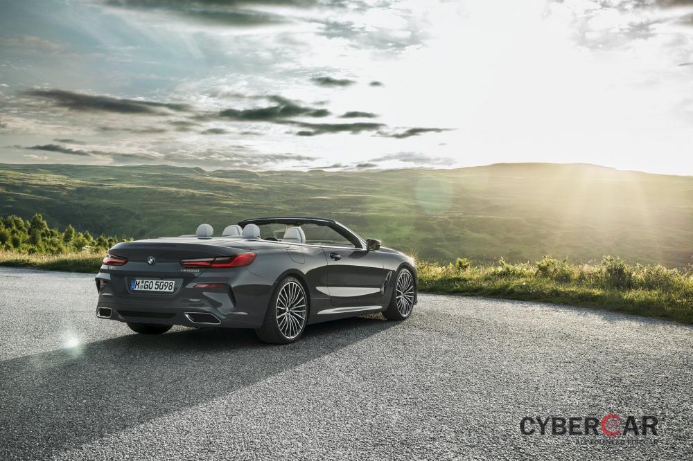BMW 8-Series Convertible 2019 được trang bị động cơ V8 mạnh mẽ