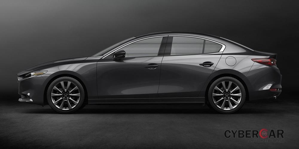 Mazda3 2019 bản sedan với đường mạ crôm nằm sát nóc
