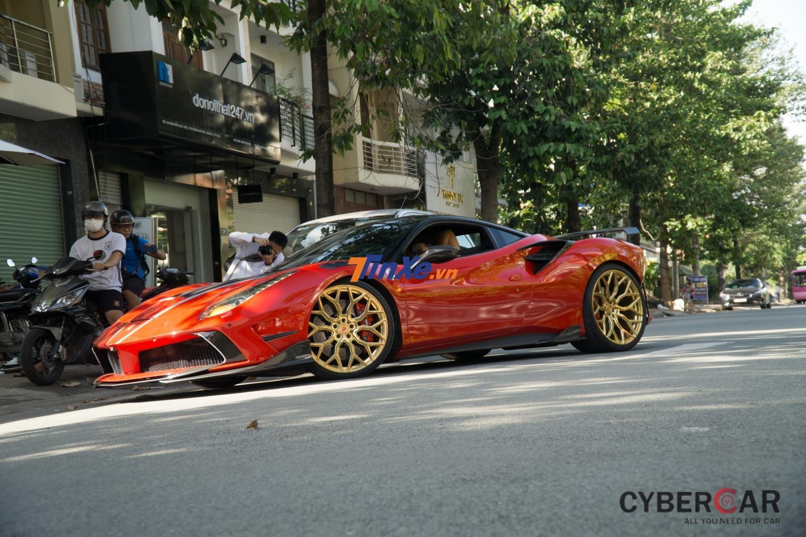Đánh giá nhanh siêu xe Ferrari 488 GTB tại Sài thành được chủ nhân lột xác qua nhiều nhà độ khác nhau