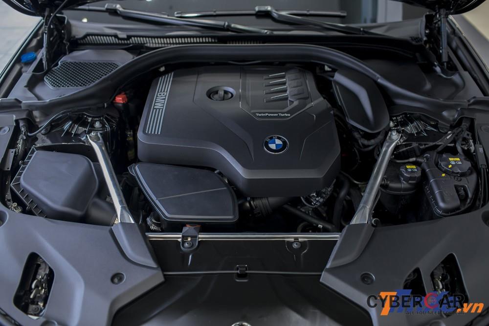 Động cơ tăng áp kép dung tích 2.0L được trang bị trên BMW 530i.