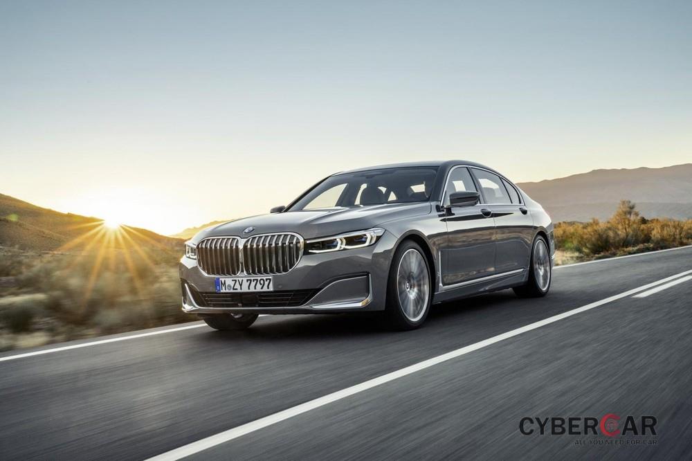 BMW 7-Series 2020 trông bề thế hơn trước