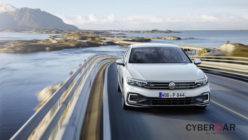 Cận cảnh thiết kế đầu xe của Volkswagen Passat 2020