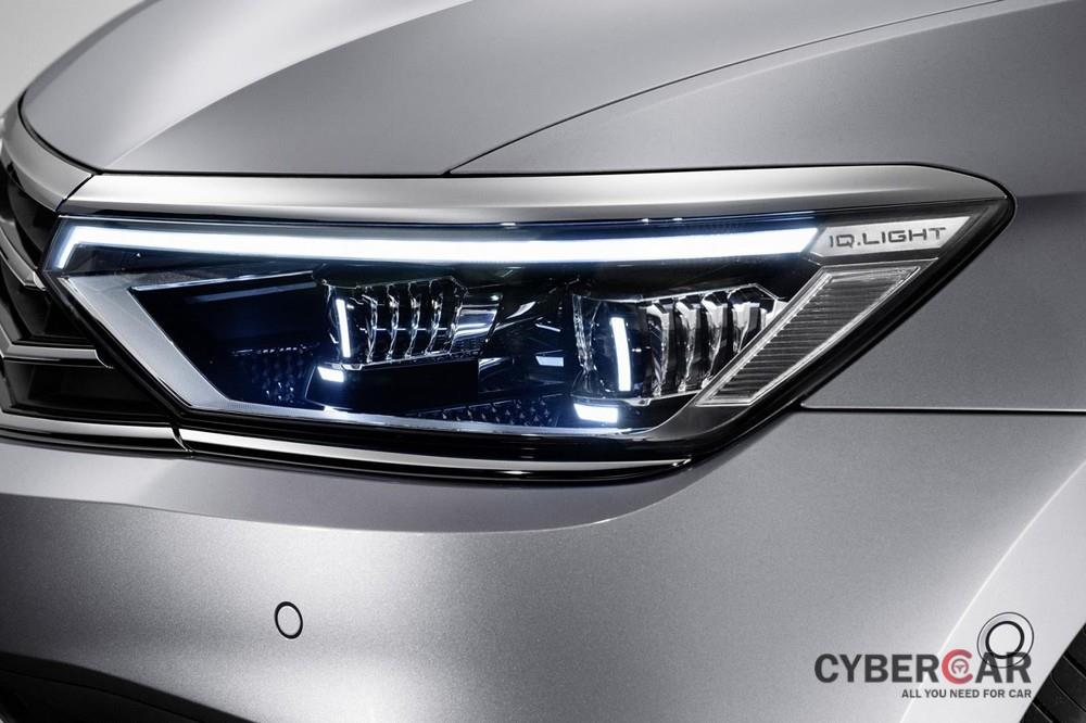Cụm đèn pha IQ.Light của Volkswagen Passat 2020