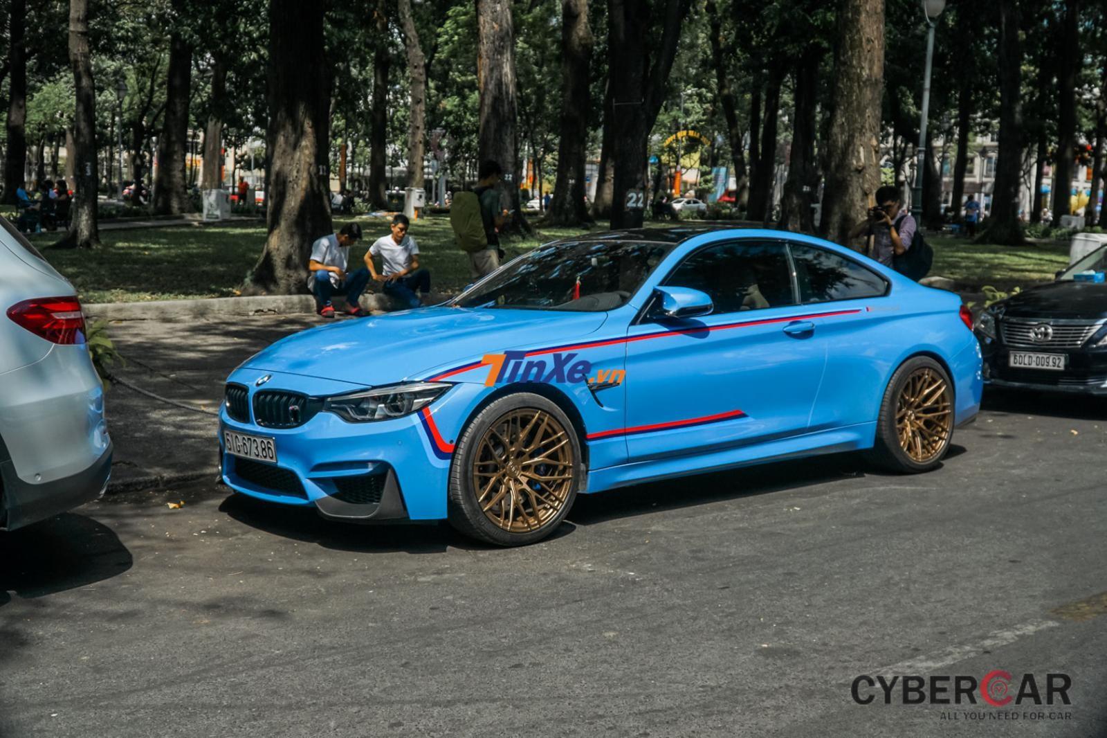  Chiếc BMW M4 F82 Coupe của biker Sài thành gây sự chú ý bằng nước sơn màu xanh Yas Marina Blue