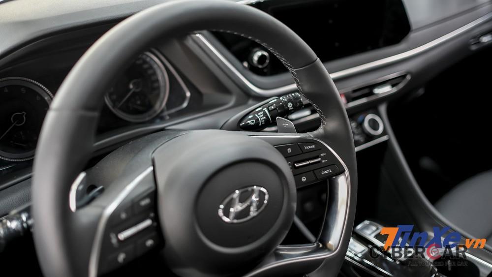 Hyundai Sonata 2019 còn có cả lẫy gảy số vô-lăng.