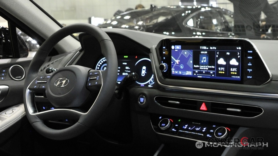 Bảng đồng hồ kỹ thuật số và màn hình thông tin giải trí của Hyundai Sonata 2020