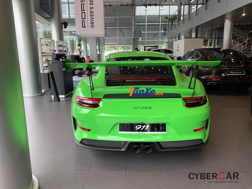 Vẻ đẹp siêu xe Porsche 911 GT3 RS đời 2019 thứ 3 tại Việt Nam nhìn từ phía sau