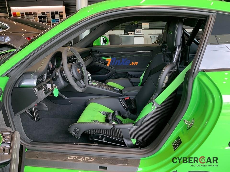 Vẻ đẹp nội thất siêu xe Porsche 911 GT3 RS 2019 màu xanh Lizard Green 