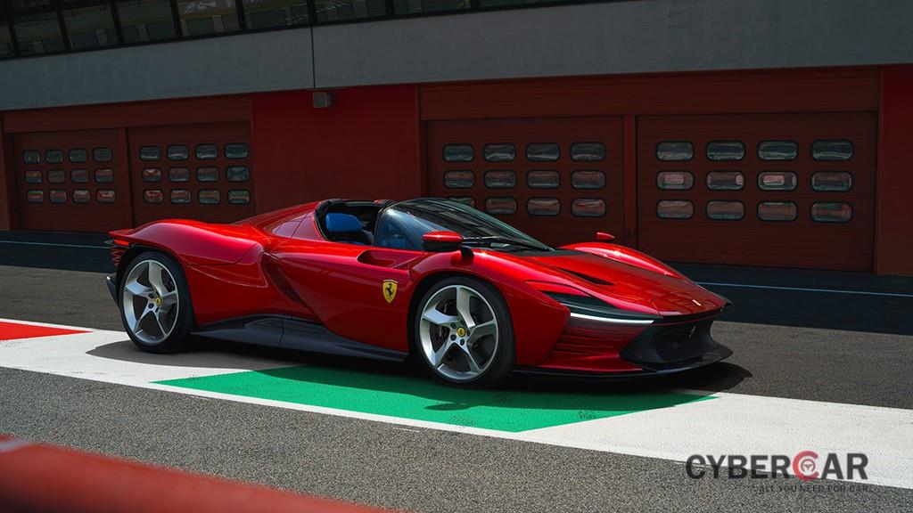 Ra mắt siêu xe targa Ferrari Daytona SP3 với máy V12 840PS mạnh nhất của Ferrari ảnh 1