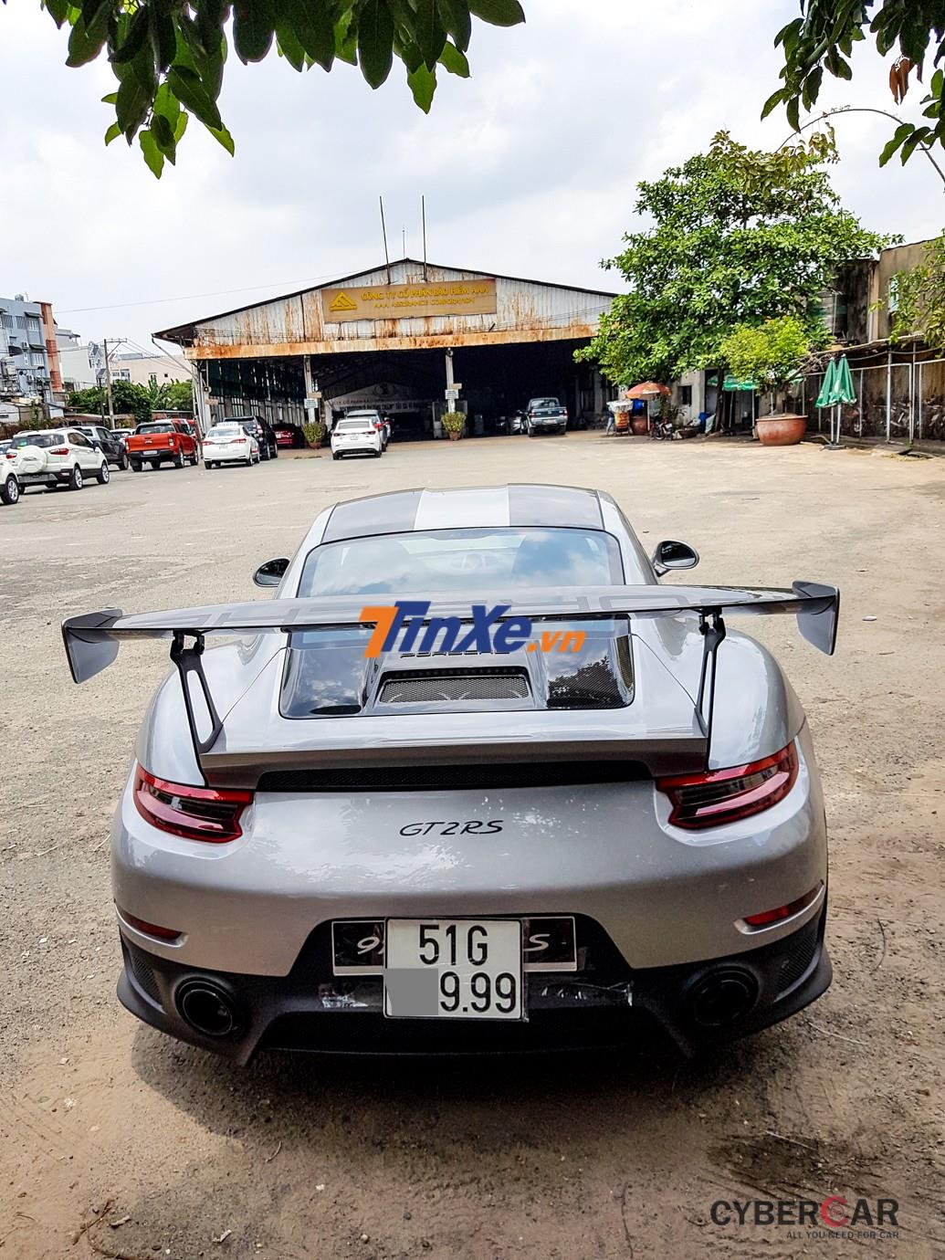 Biển tam hoa 9 rất đẹp của siêu xe Porsche 911 GT2 RS Weisach độc nhất Việt Nam