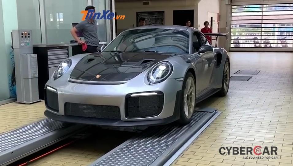 Porsche 911 GT2 RS của ông Đặng Lê Nguyên Vũ chỉ có nắp capô bằng carbon