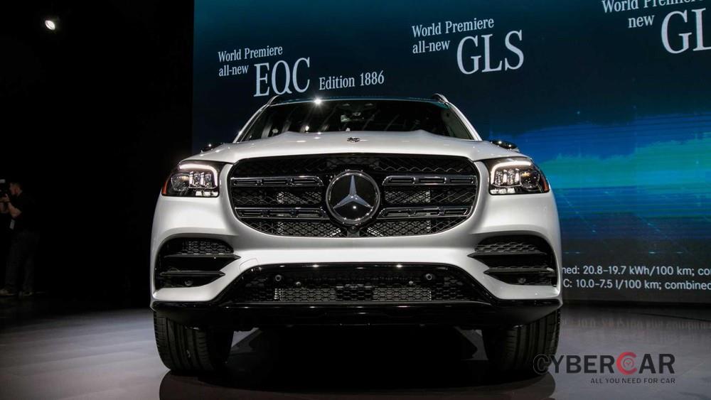 Cận cảnh thiết kế đầu xe của Mercedes-Benz GLS 2020