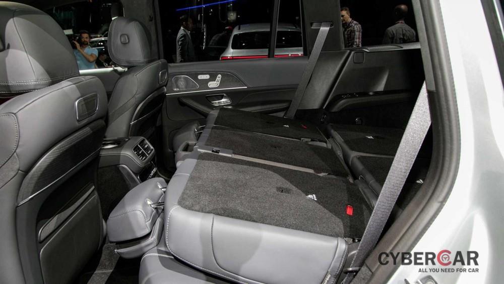 Hàng ghế thứ 2 và 3 của Mercedes-Benz GLS 2020 có thể gập xuống