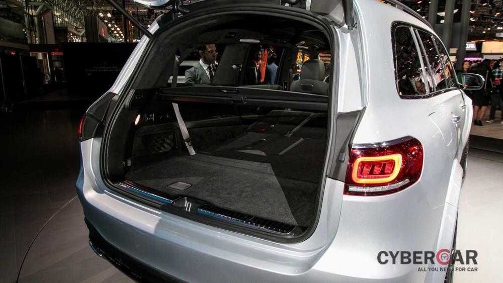Khoang hành lý phía sau của mẫu SUV lớn nhất nhà Mercedes-Benz