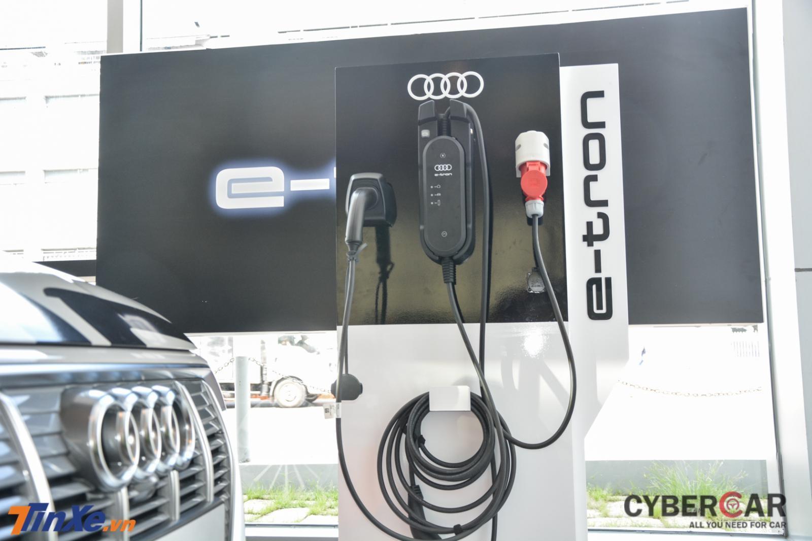 Cụm pin 95 kWh cho phép Audi e-tron 55 quattro 2019 hoàn thành quãng đường hơn 417 km