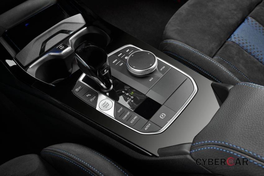 Cụm điều khiển trung tâm của BMW 1-Series 2020