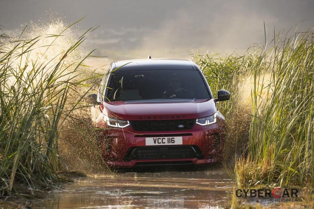 Land Rover Discovery Sport 2020 được bổ sung thiết kế đầu xe mới