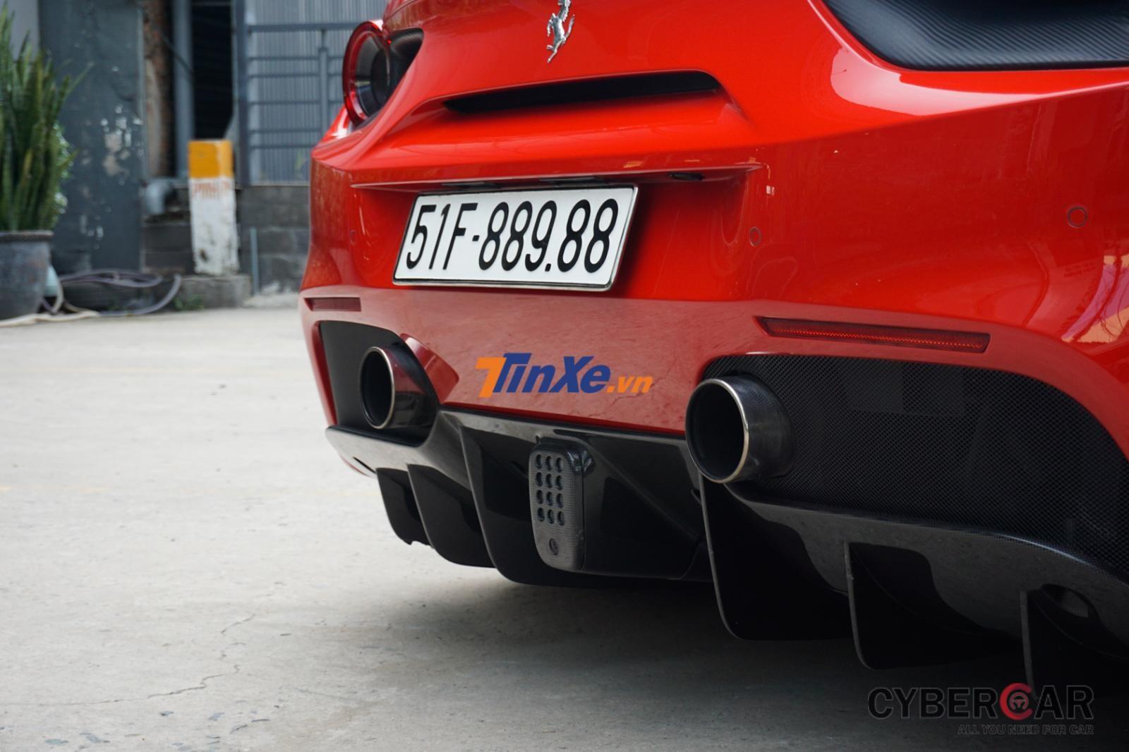 Phần đuôi siêu xe Ferrari 488 GTB này không bị thiệt hại trong vụ tai nạn vào năm ngoái