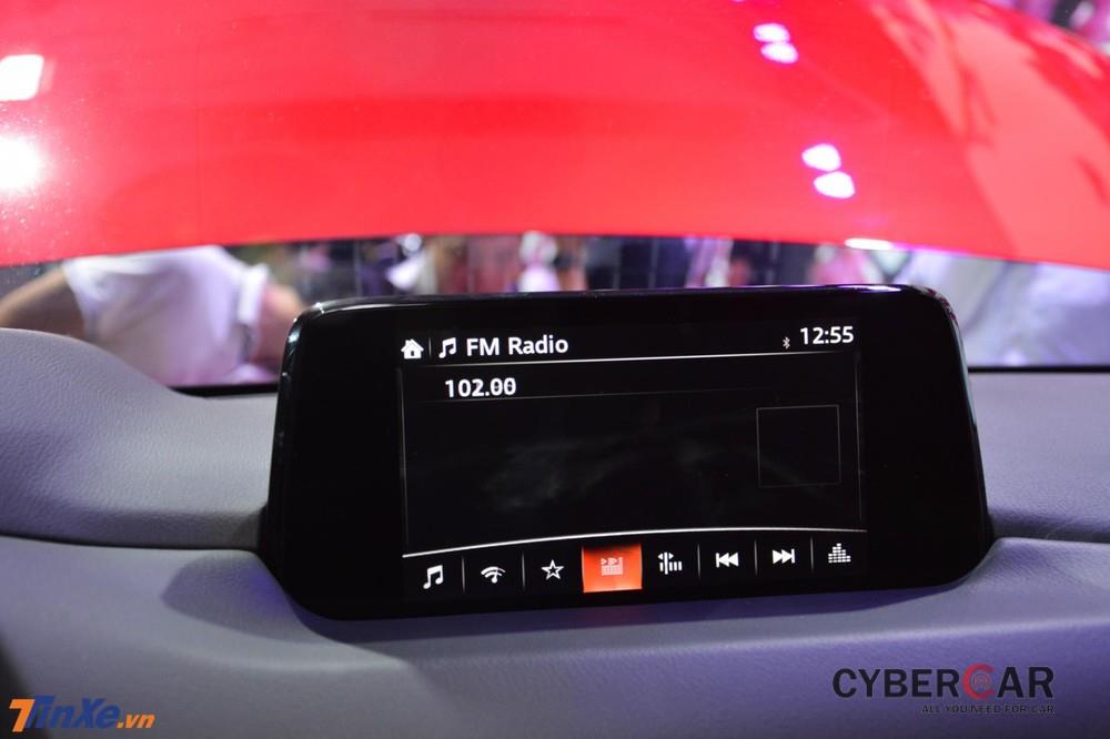  Màn hình cảm ứng 7 inch đi kèm hệ thống Mazda Connect, có tích hợp Apple CarPlay và Android Auto 