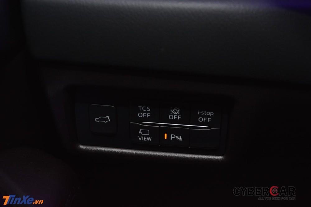 Mazda CX-8 Premium sẽ có 2 tuỳ chọn là dẫn động cầu trước FWD và 2 cầu AWD