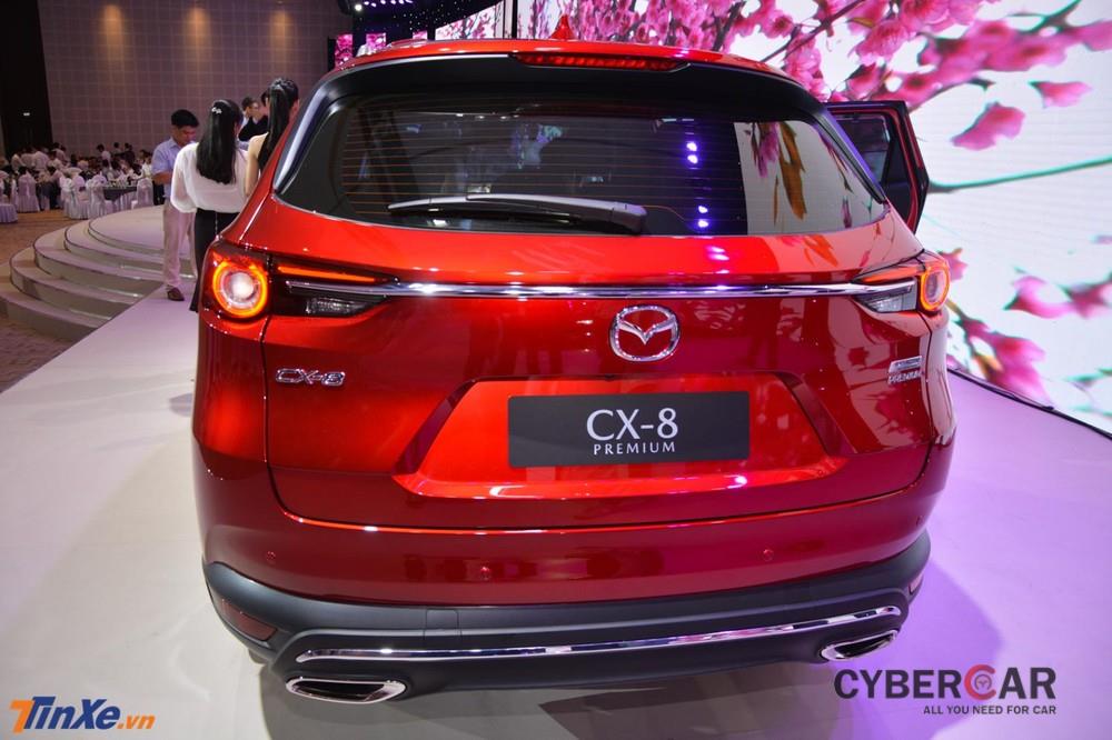 Vẻ đẹp của Mazda CX-8 khi nhìn từ đuôi xe