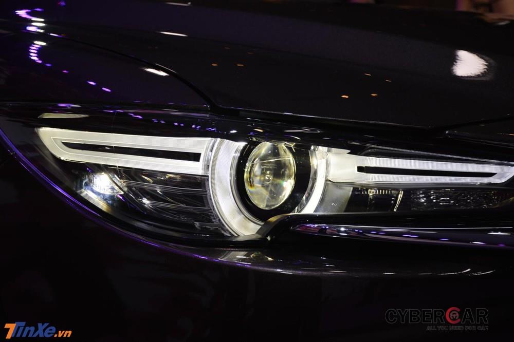 Đèn pha Full LED của Mazda CX-8