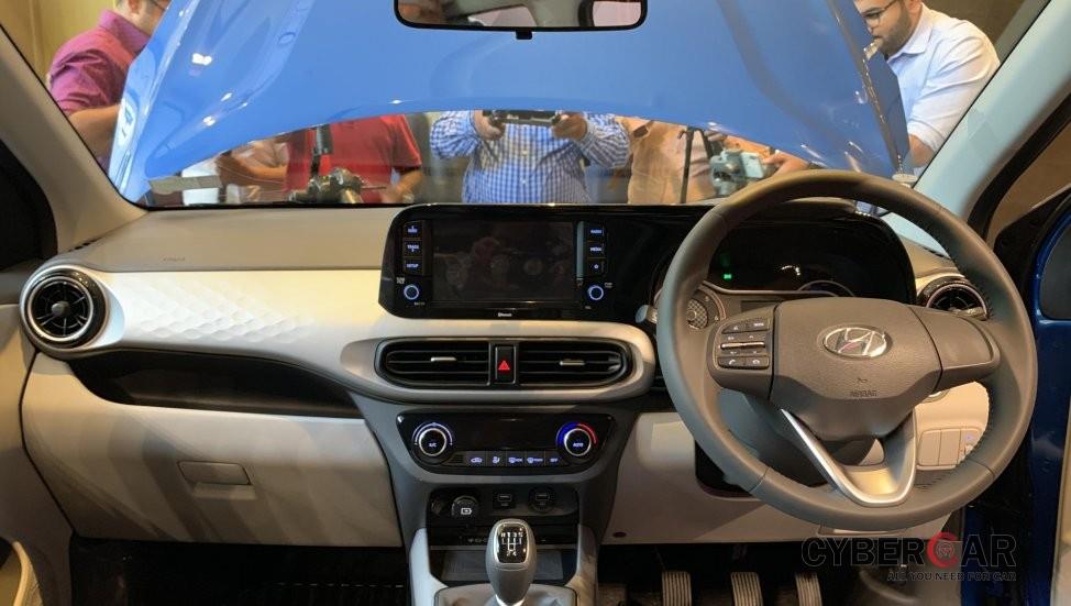 Hyundai Grand i10 Nios 2019 có vô lăng bọc da và cửa gió điều hòa hình tua-bin