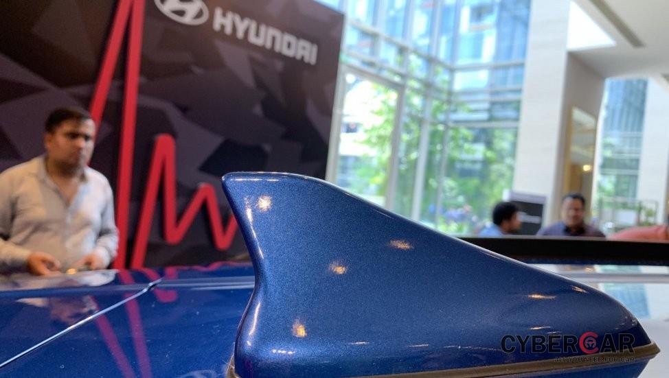 Ăng-ten hình vây cá trên nóc của Hyundai Grand i10 Nios 2019