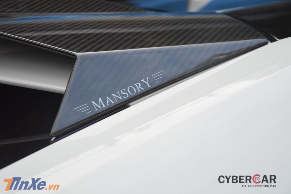 Tên nhà độ Mansory xuất hiện trên cánh gió đuôi ở mui xe