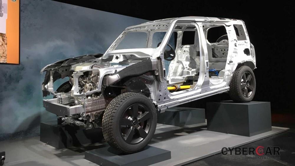Khung liền khối hoàn toàn bằng nhôm của Land Rover Defender 2020