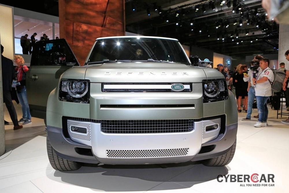 Cận cảnh thiết kế đầu xe của Land Rover Defender 2020