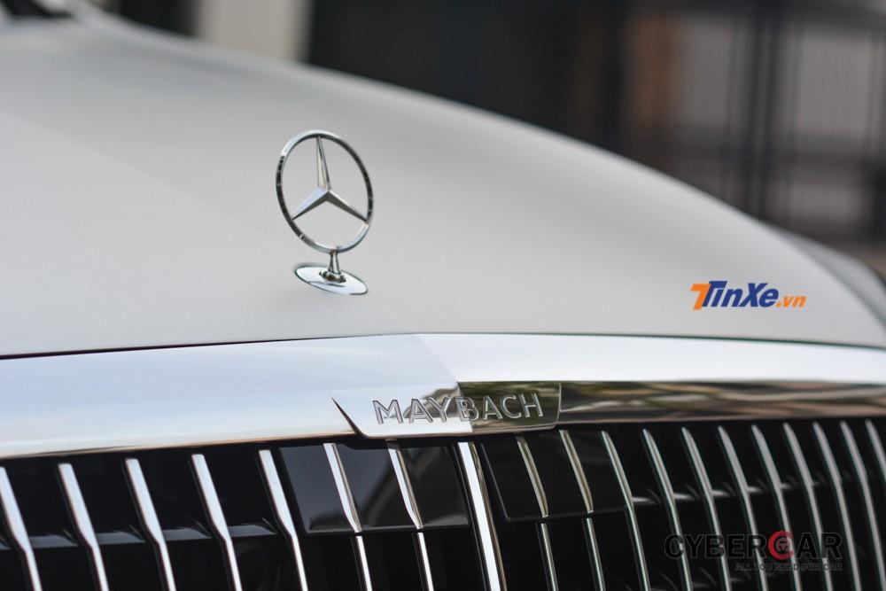 Lưới tản nhiệt hoàn toàn mới trên mẫu xe siêu sang Mercedes-Maybach 2019 bao gồm 25 thanh nan dọc tạo hình với nhau