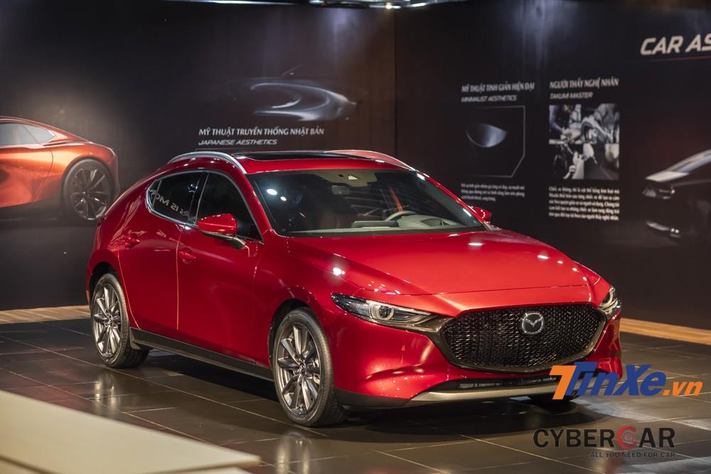 Mazda3 2020 Sport (hatchback) sở hữu những đường nét bo tròn uyển chuyển và mềm mại.