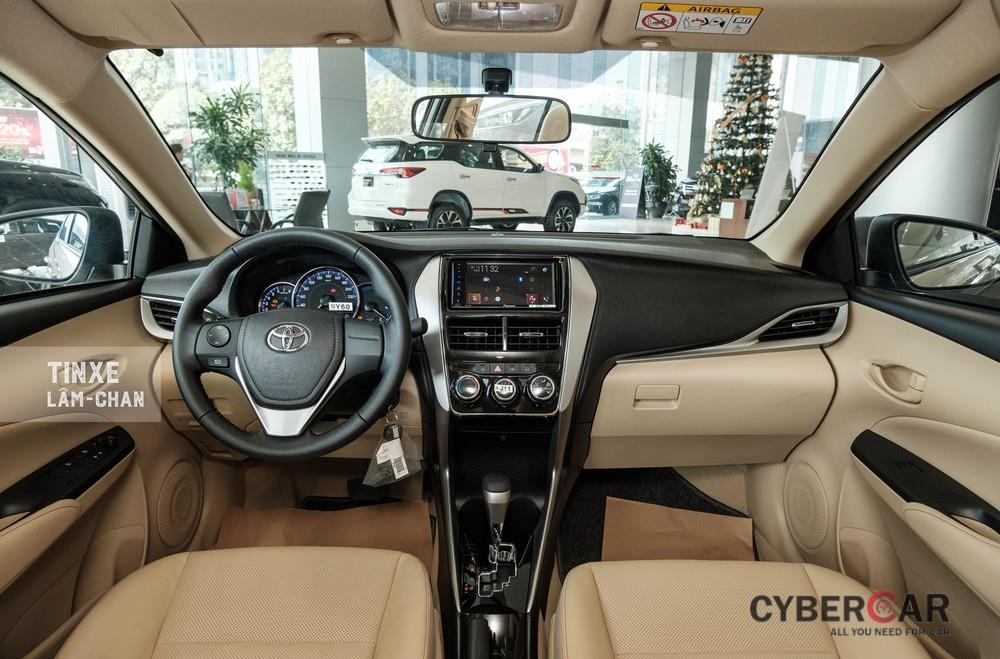 Tổng thể nội thất của Toyota Vios E CVT 2020 vẫn sử dụng tông màu be sáng