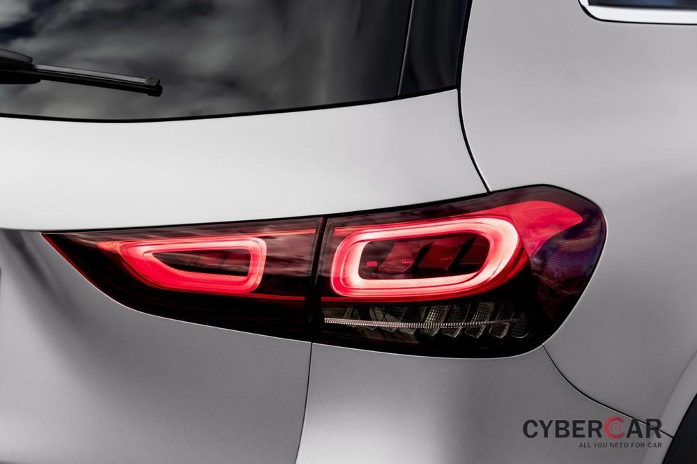 Nhìn kỹ cụm đèn hậu LED của Mercedes-Benz GLA 2021