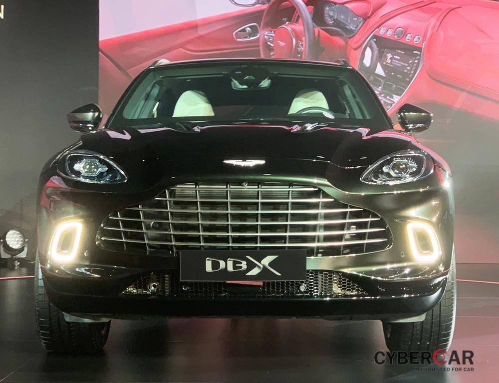 Cận cảnh thiết kế đầu xe của Aston Martin DBX 2020