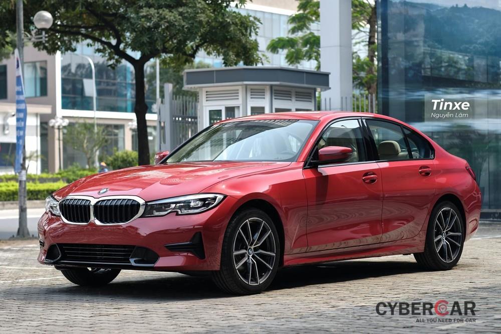 Với mức giá 2,179 tỷ đồng, BMW 320i Sport Line liệu có đủ hấp dẫn?