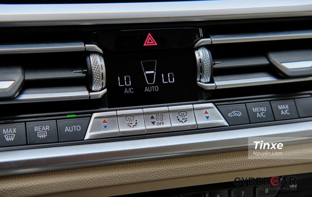 Hệ thống điều hòa trên BMW 320i Sport Line Plus 2020 là loại tự động 3 vùng độc lập