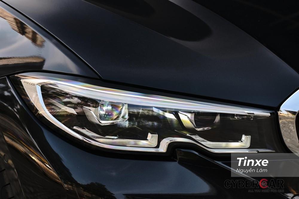 Cụm đèn Adaptive LED trên BMW 330i M Sport 2020