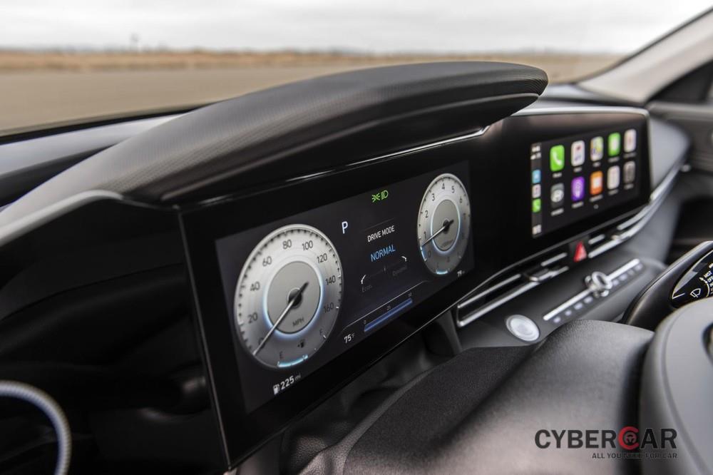 Bảng đồng hồ kỹ thuật số của Hyundai Elantra 2021 