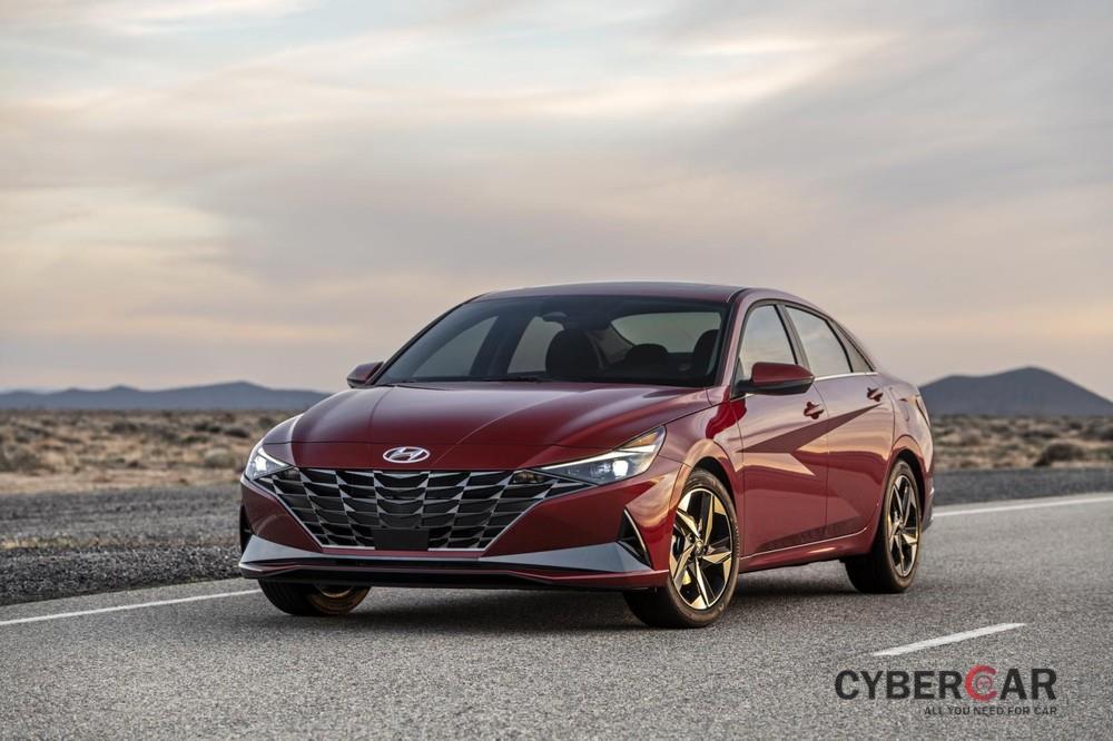 Hyundai Elantra 2021 có thêm phiên bản hybrid tiết kiệm xăng