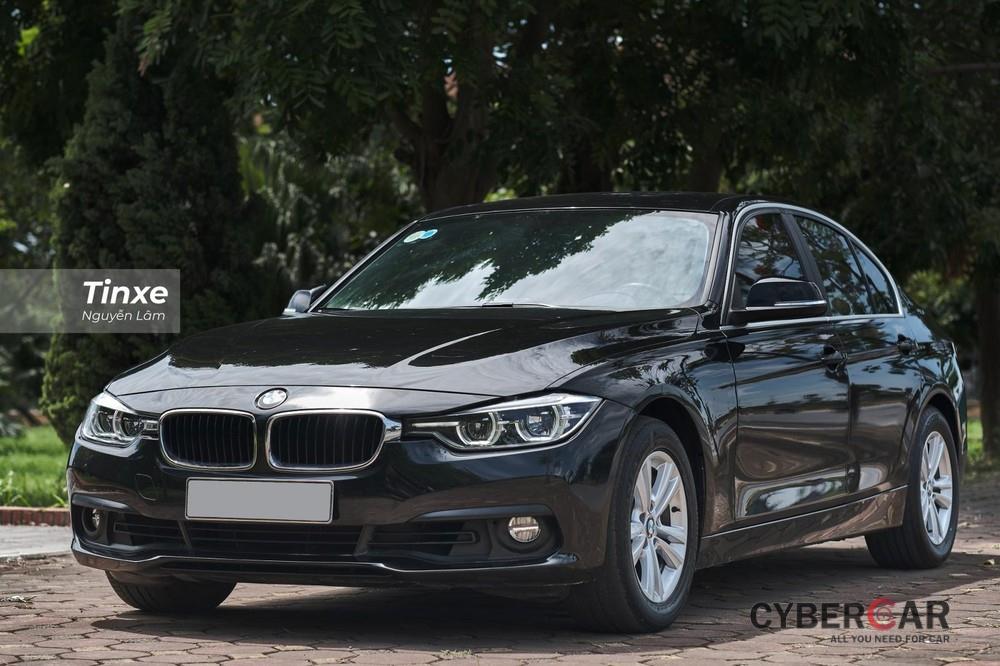 Chiếc BMW 320i 2016 với ODO 48.000 km được chào bán lại với giá chỉ hơn 900 triệu đồng
